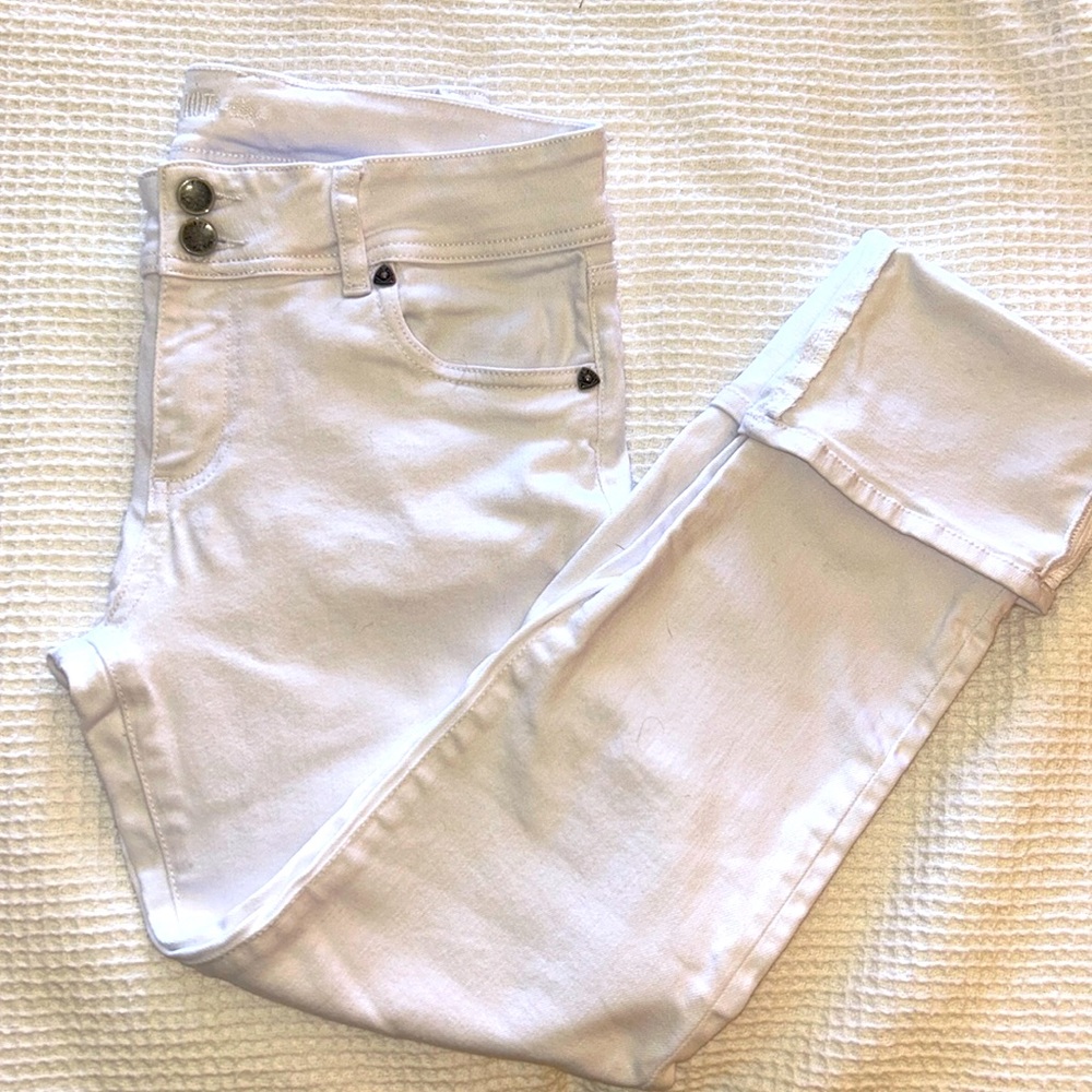 Kut from the Kloth white cropped Jeans. Cameron straight leg. Mid rise